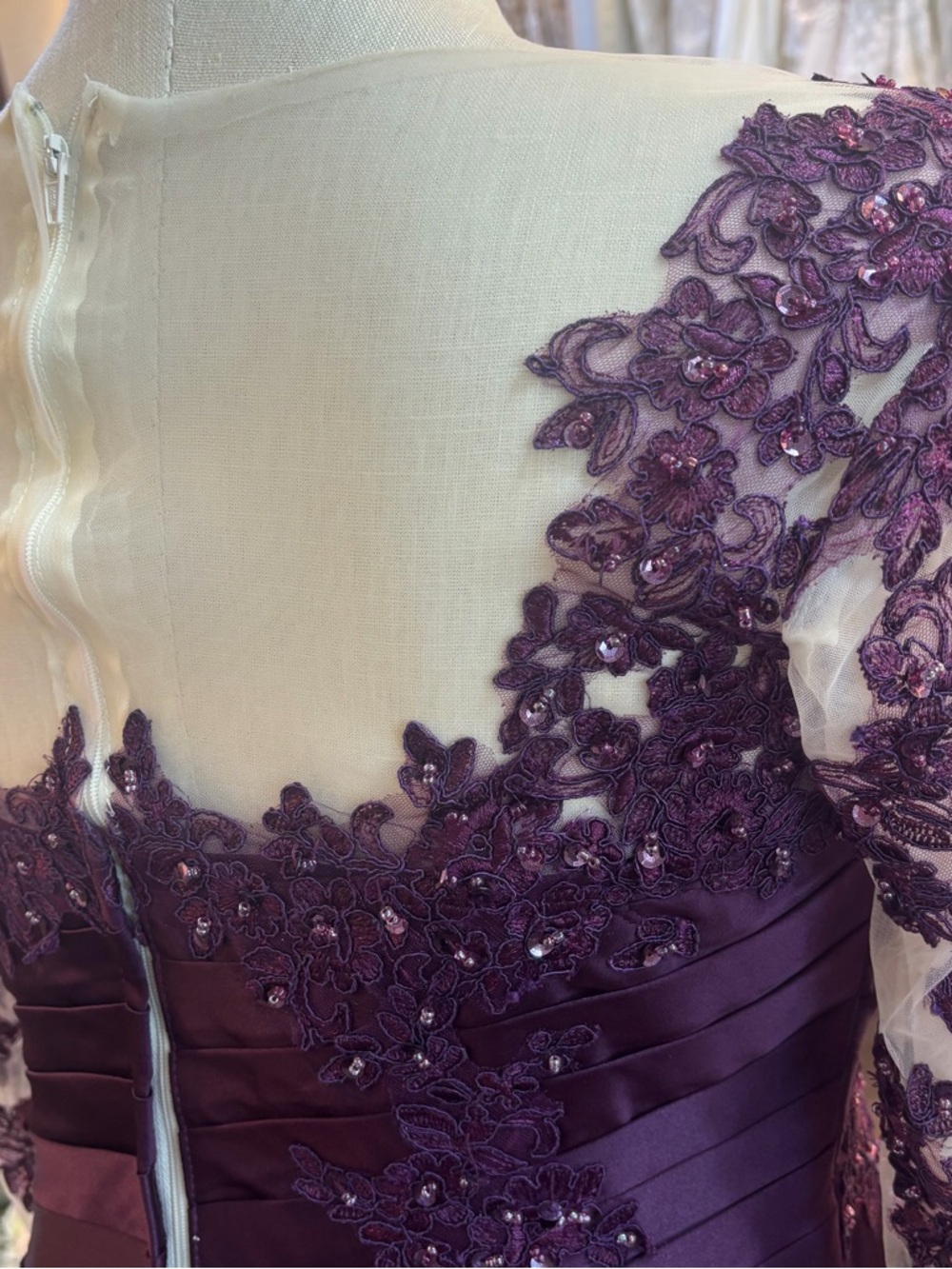 Elegant Plum Lace-Appliqué Evening Dress - Picture 6 of 10